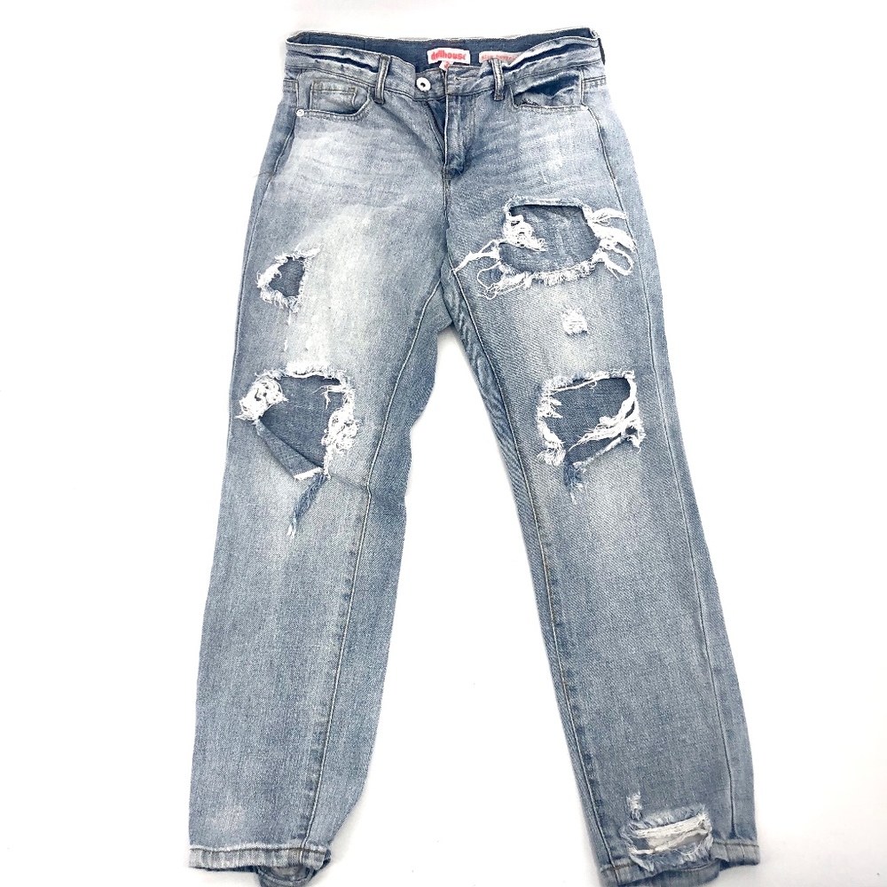 Rule The World Boutique Jeans Section - Picture 3 of 6